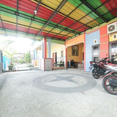 Reddoorz Syariah Near Mall Roxy Banyuwangi 2 Exterior photo