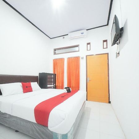 Reddoorz Syariah Near Mall Roxy Banyuwangi 2 Exterior photo