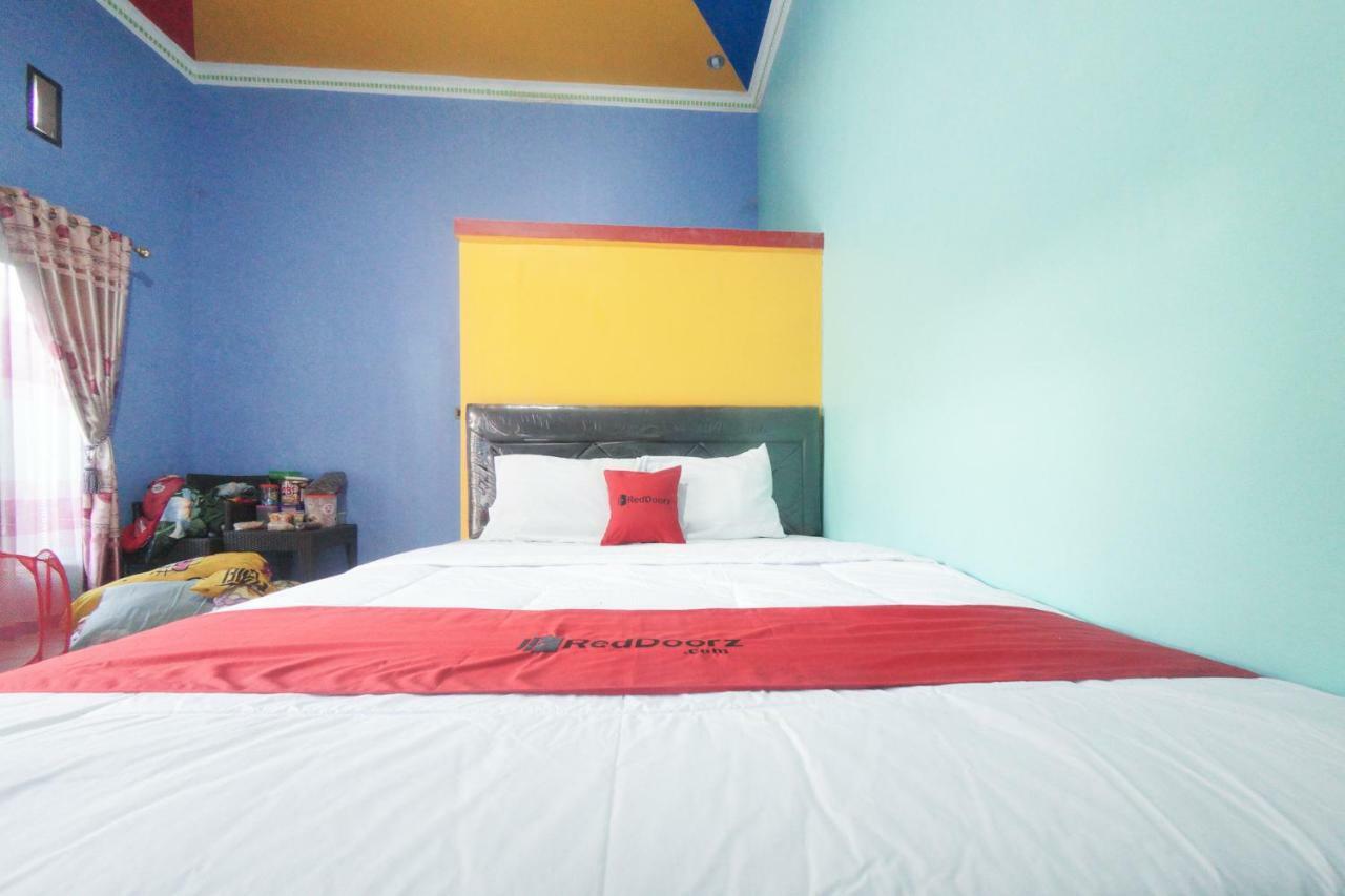 Reddoorz Syariah Near Mall Roxy Banyuwangi 2 Exterior photo