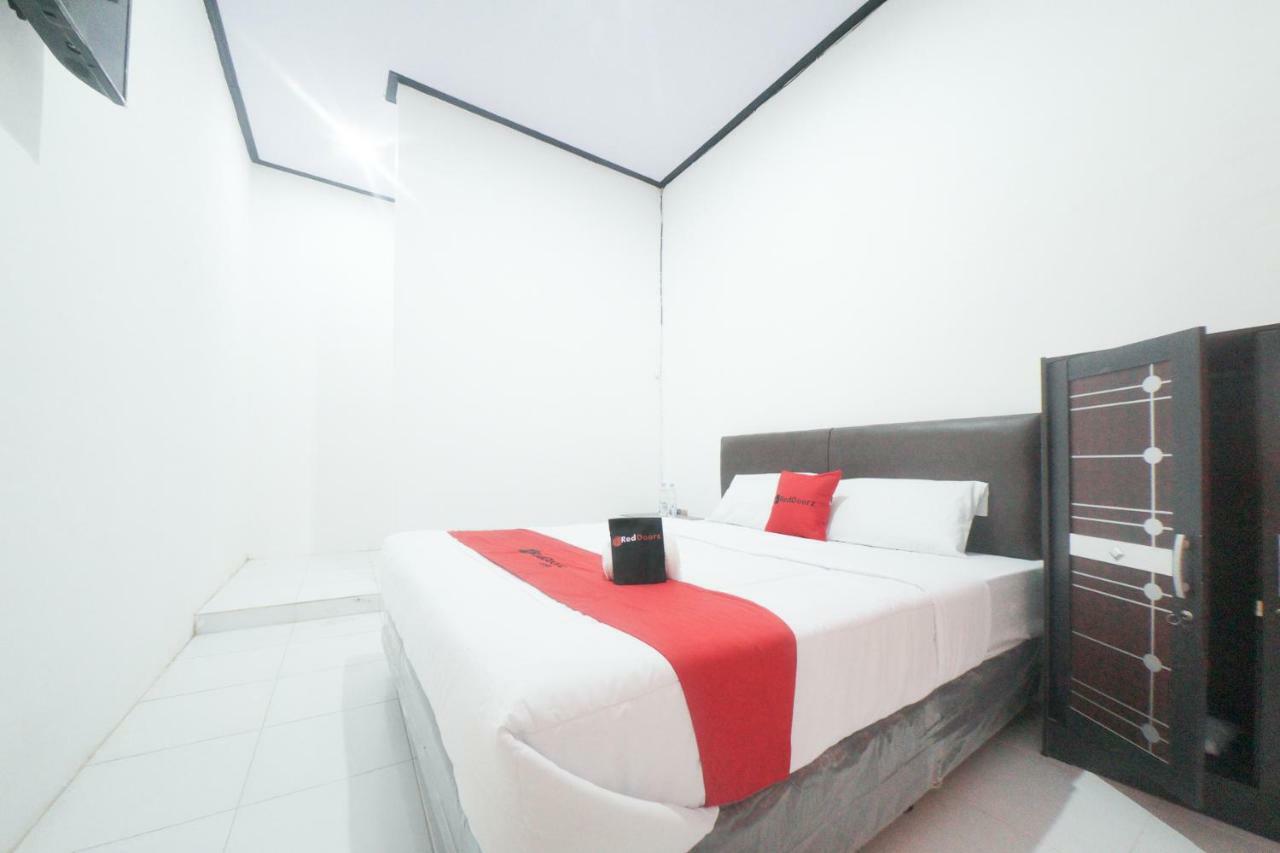 Reddoorz Syariah Near Mall Roxy Banyuwangi 2 Exterior photo