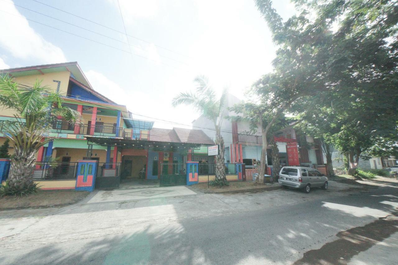Reddoorz Syariah Near Mall Roxy Banyuwangi 2 Exterior photo