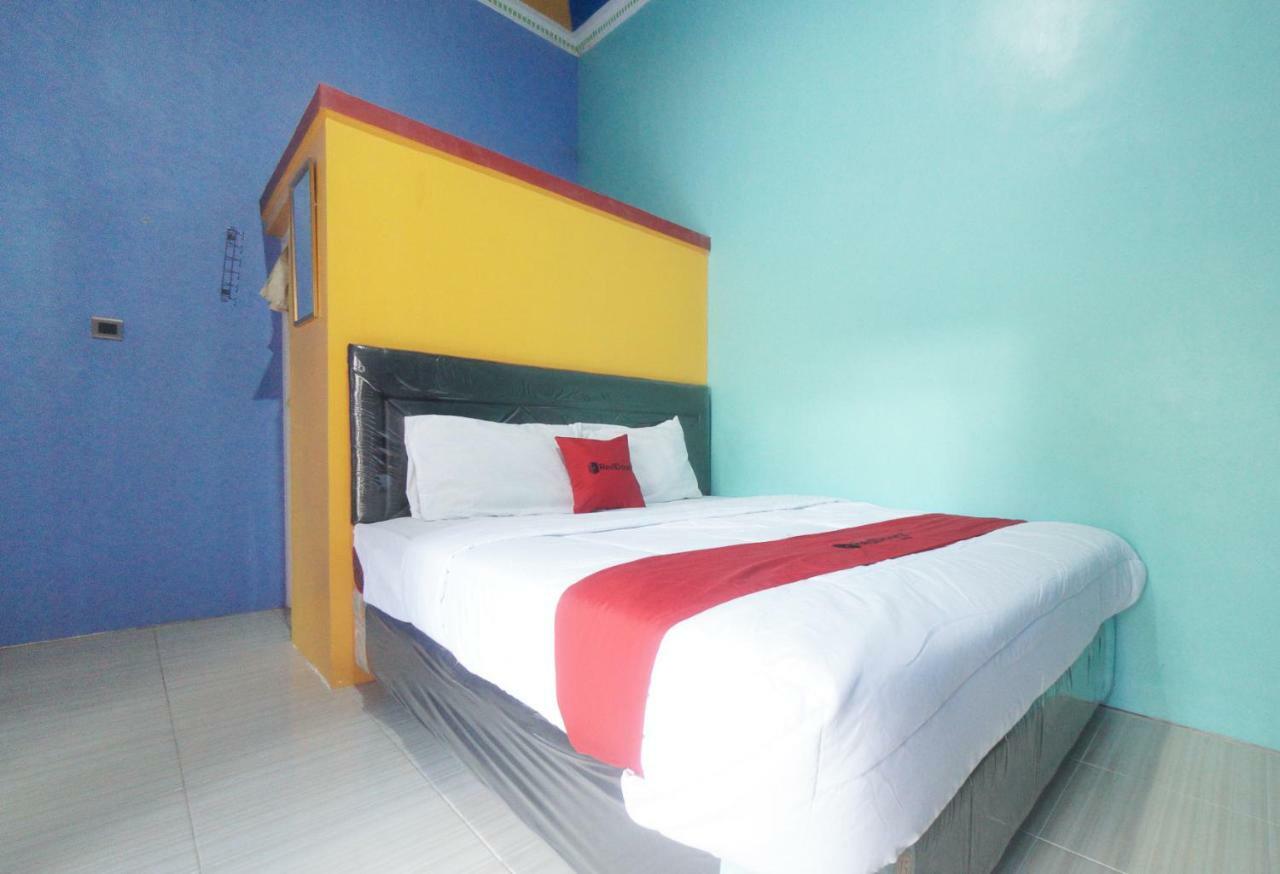 Reddoorz Syariah Near Mall Roxy Banyuwangi 2 Exterior photo