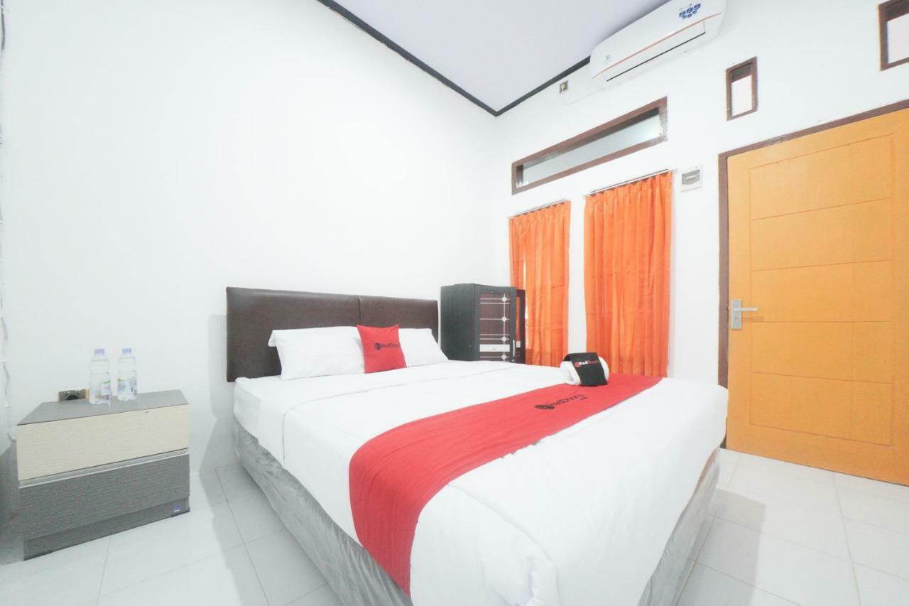 Reddoorz Syariah Near Mall Roxy Banyuwangi 2 Exterior photo