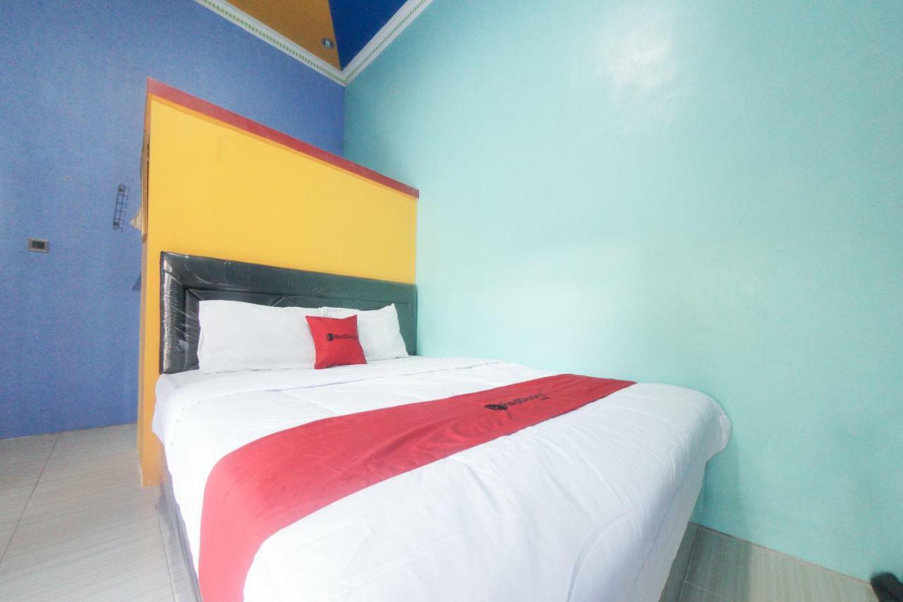 Reddoorz Syariah Near Mall Roxy Banyuwangi 2 Exterior photo