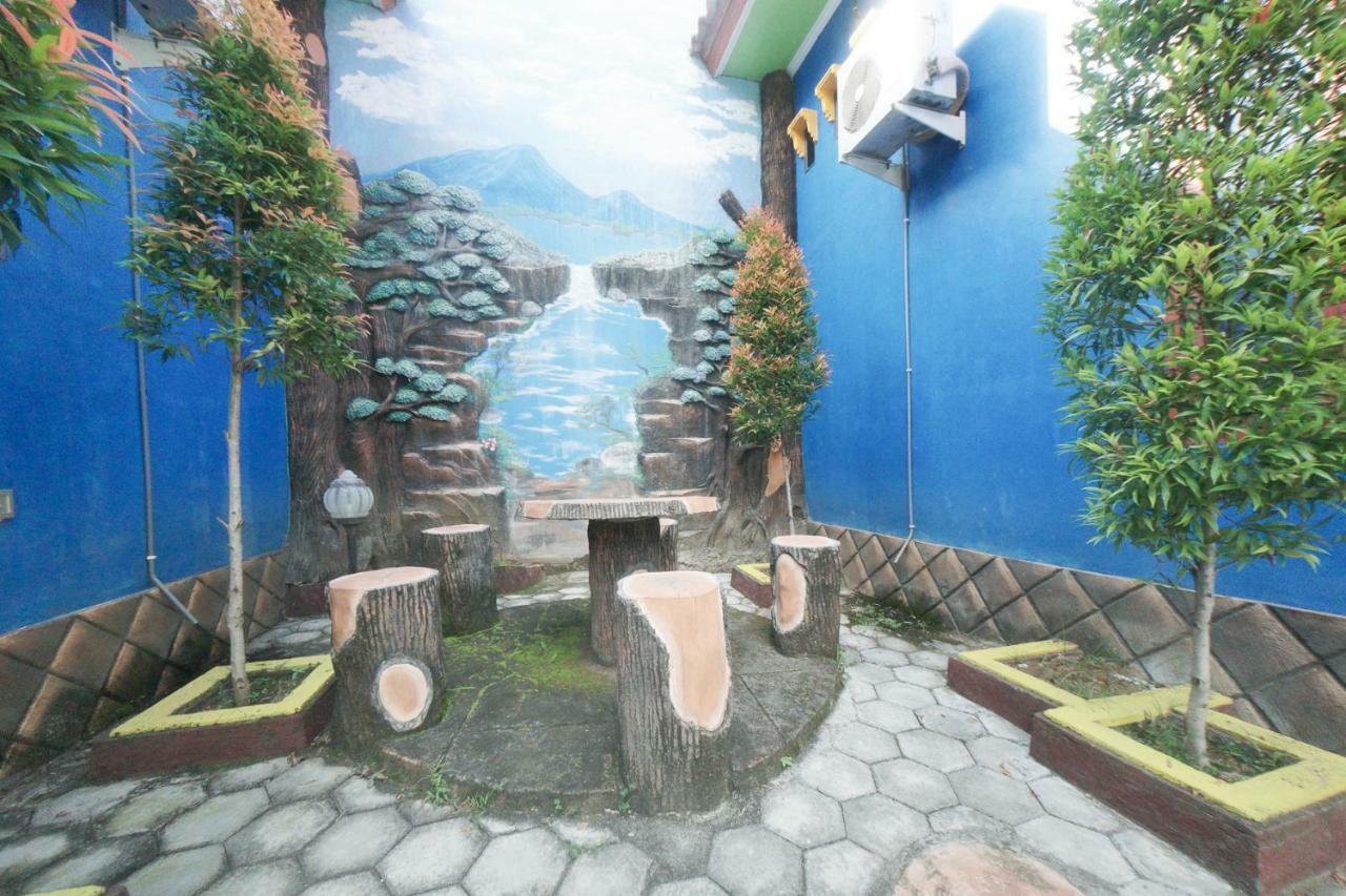 Reddoorz Syariah Near Mall Roxy Banyuwangi 2 Exterior photo