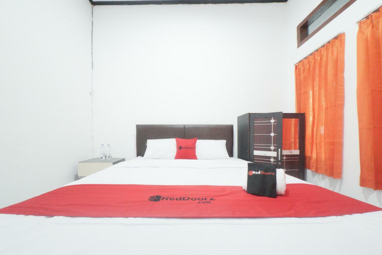 Reddoorz Syariah Near Mall Roxy Banyuwangi 2 Exterior photo